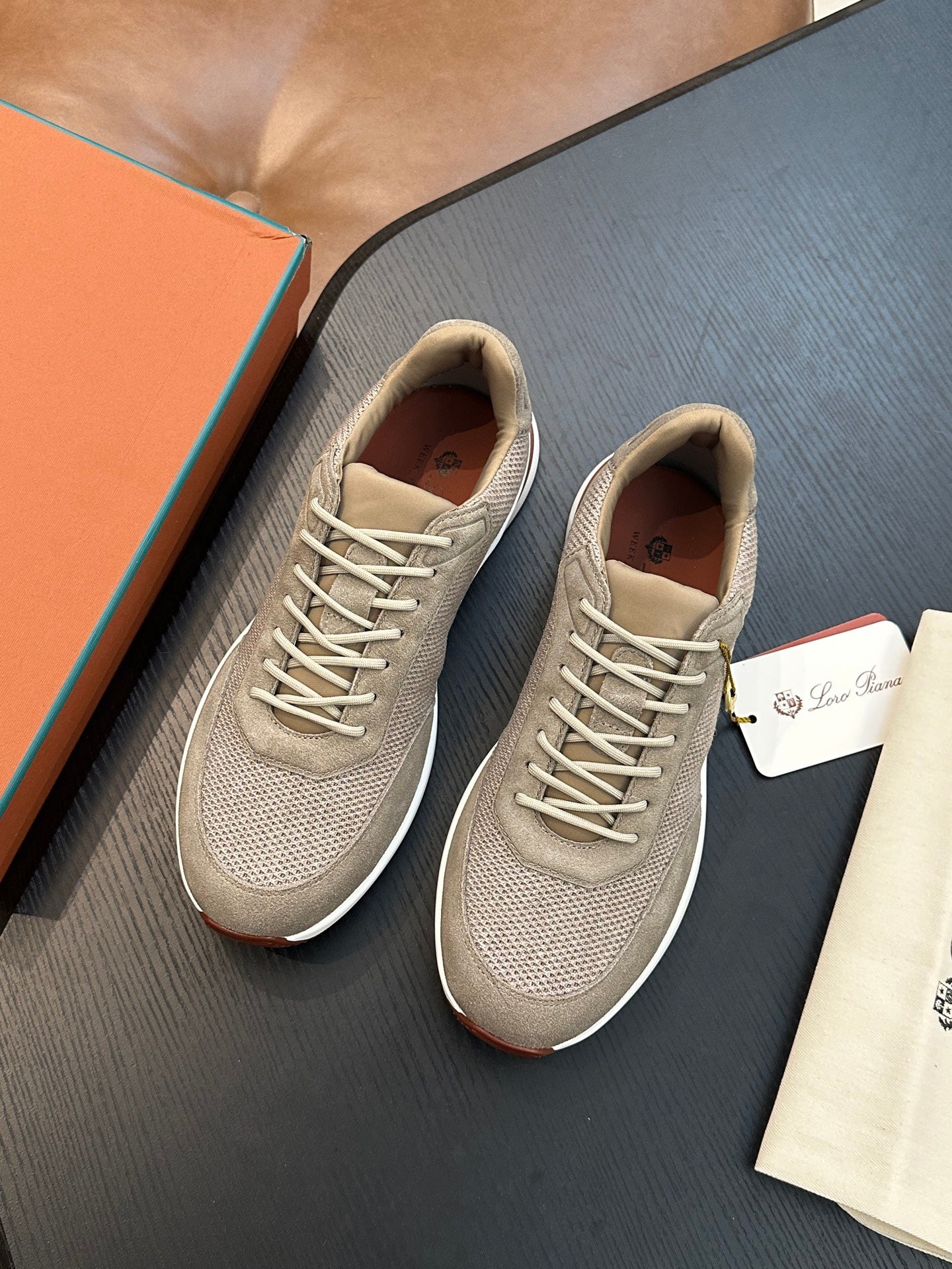 LP Sneakers