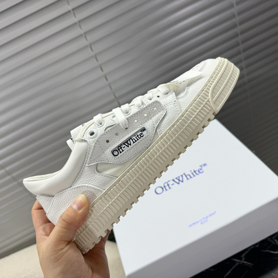 Off-White Sneaker