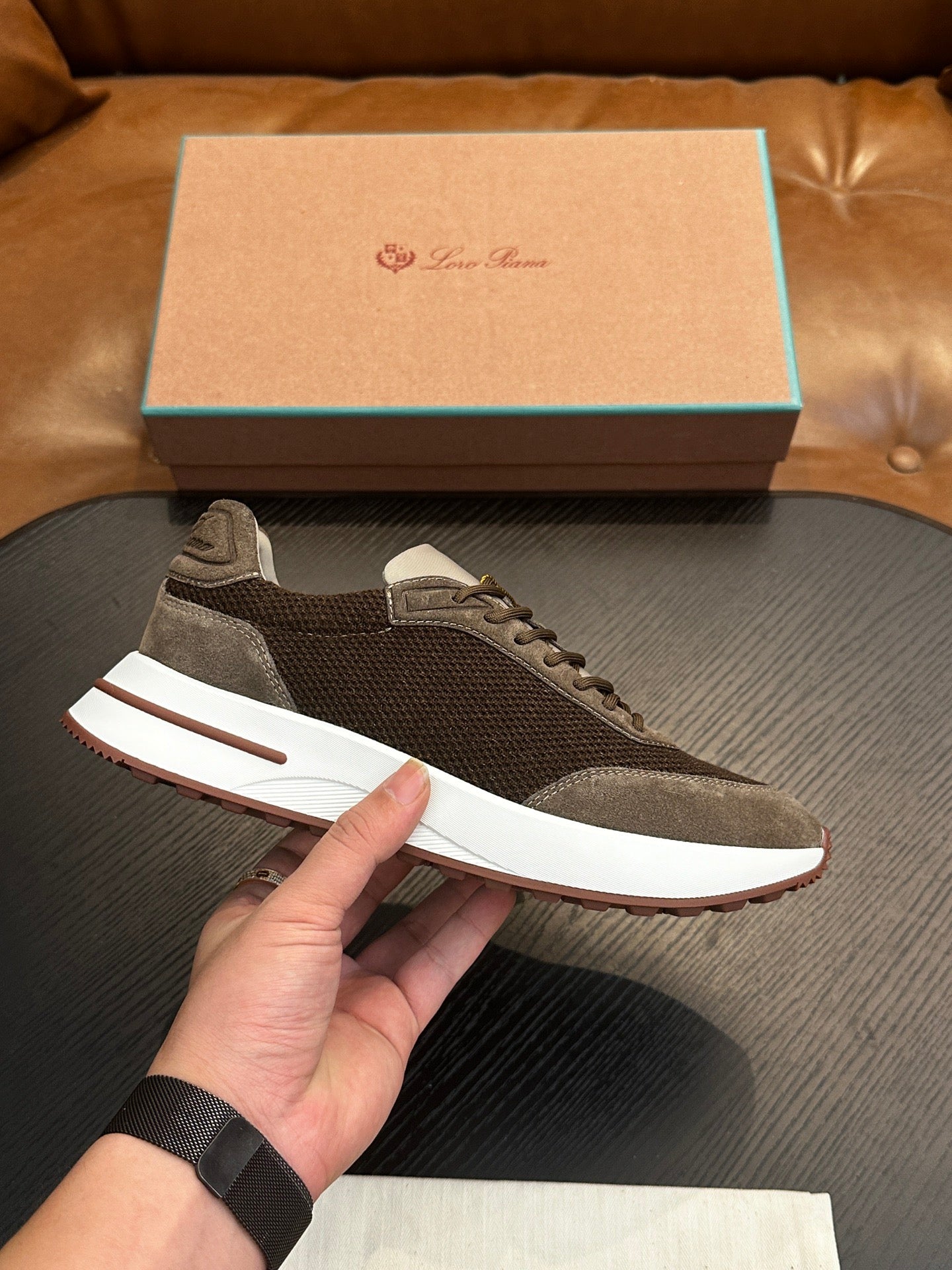 LP Sneakers