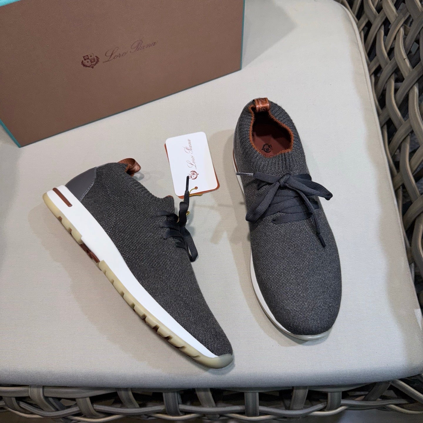 LP Sneakers