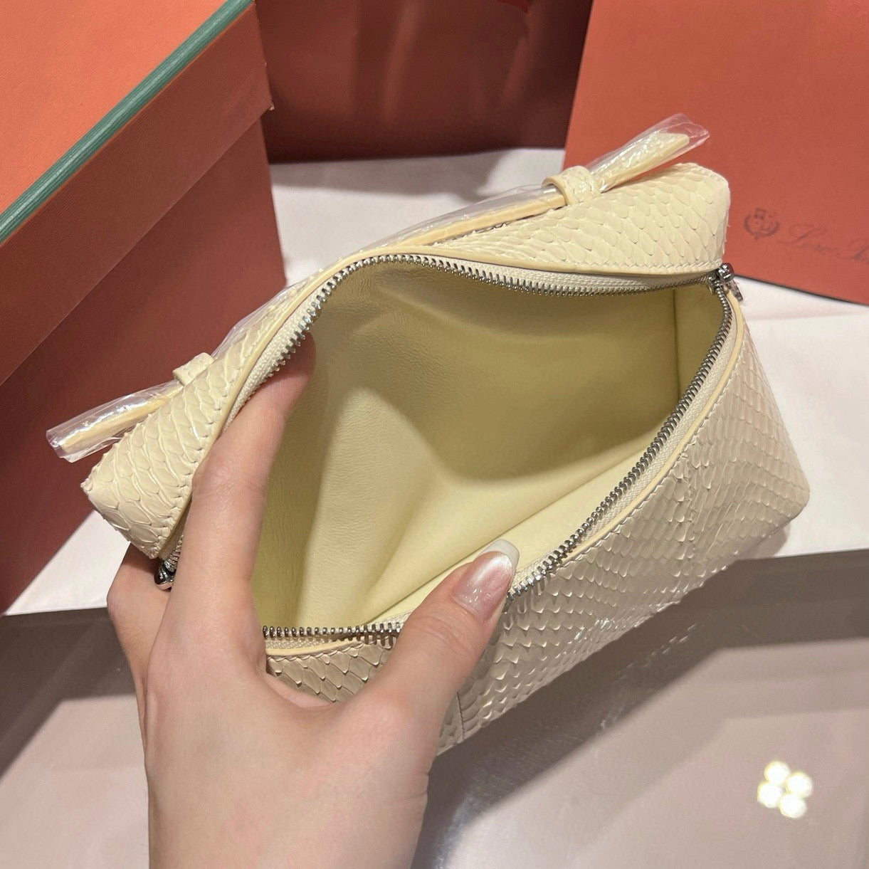 LP Extra Pocket L19 Handbag