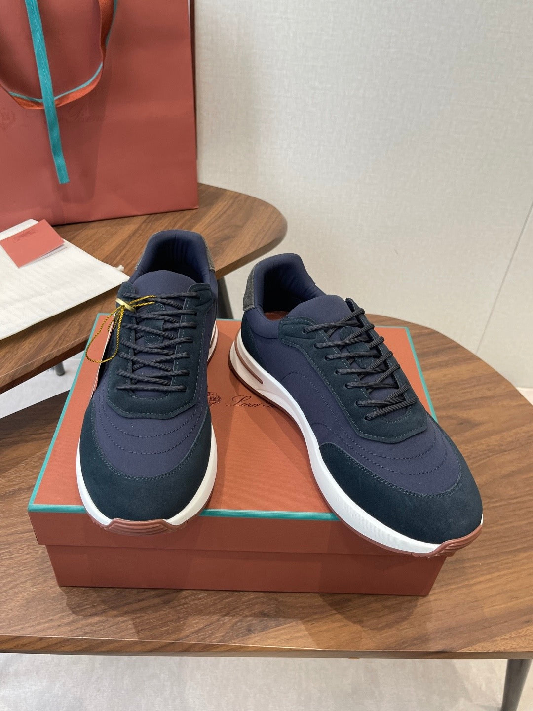 LP Sneakers