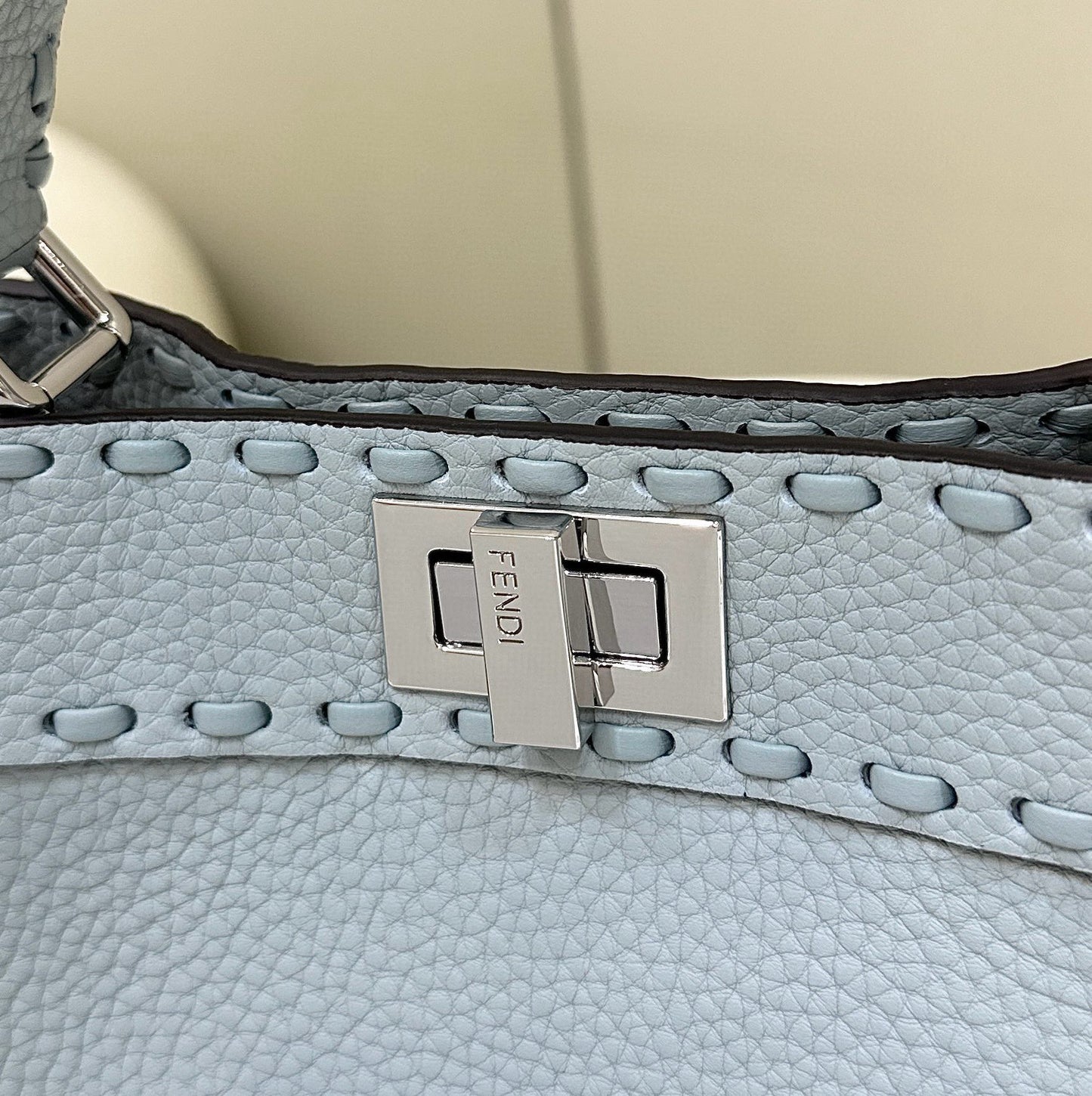 Fendi Peekaboo Bag (23.5x12x20 cm)
