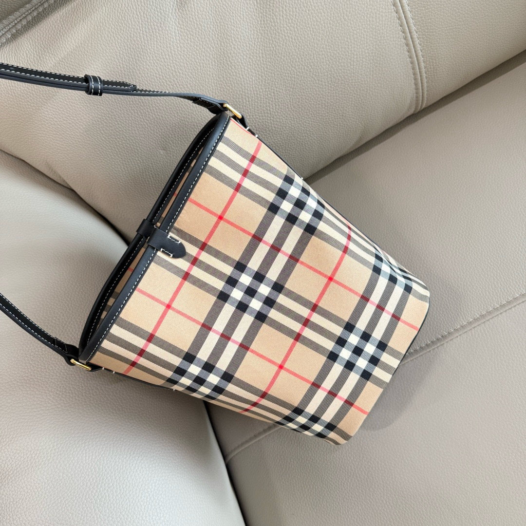 Burberry Bucket Bag(16CM*15CM*23CM)