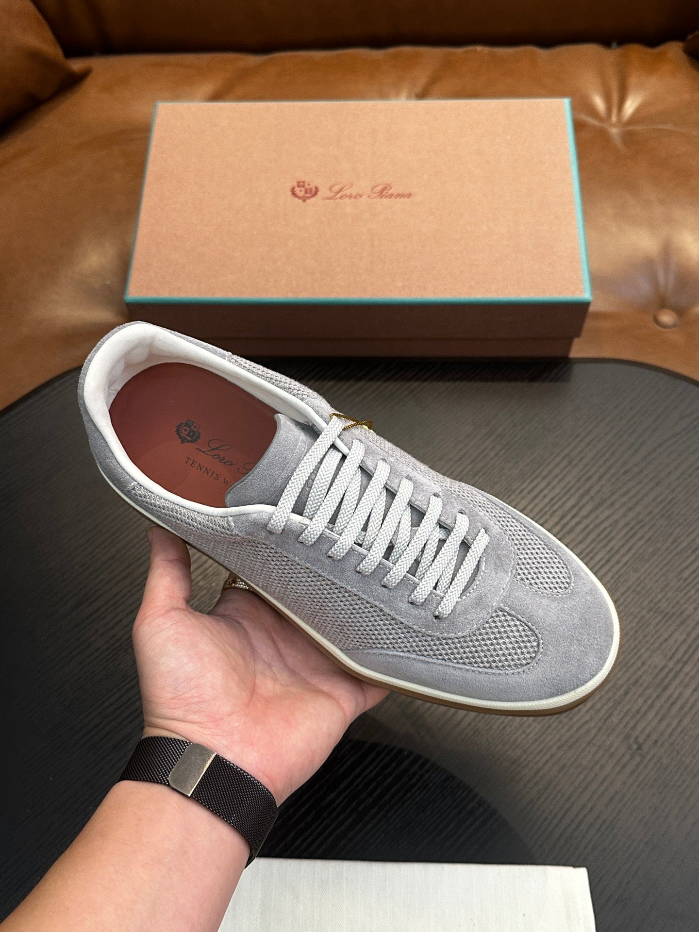 LP Sneakers