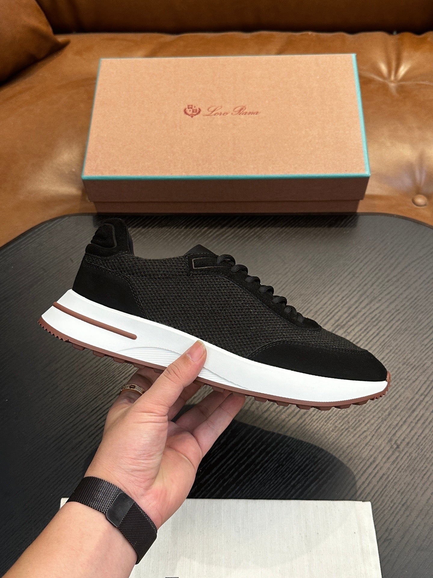 LP Sneakers