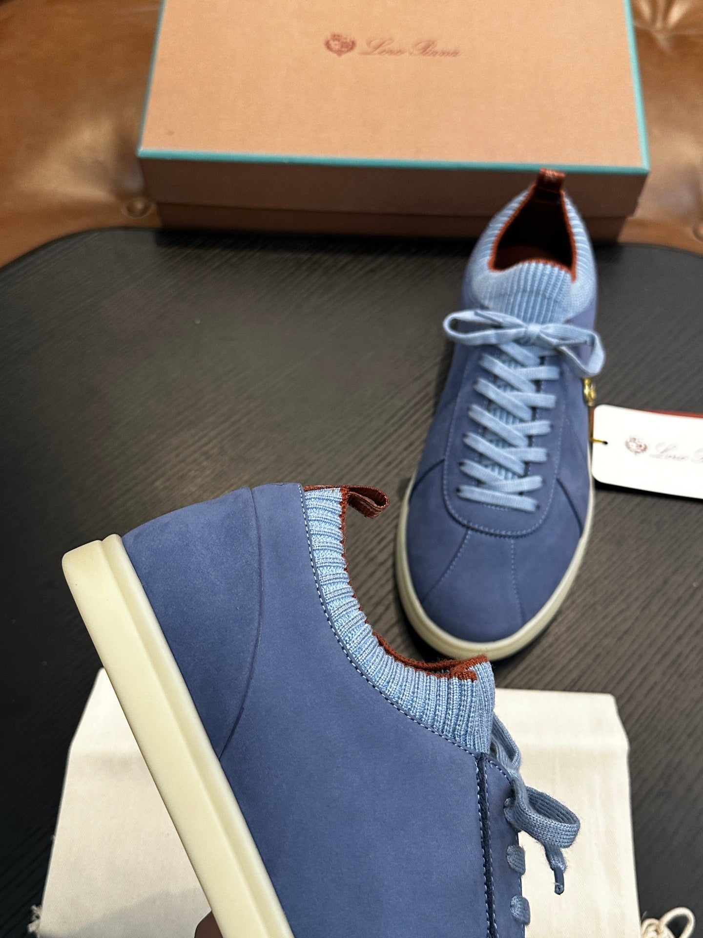LP Sneakers