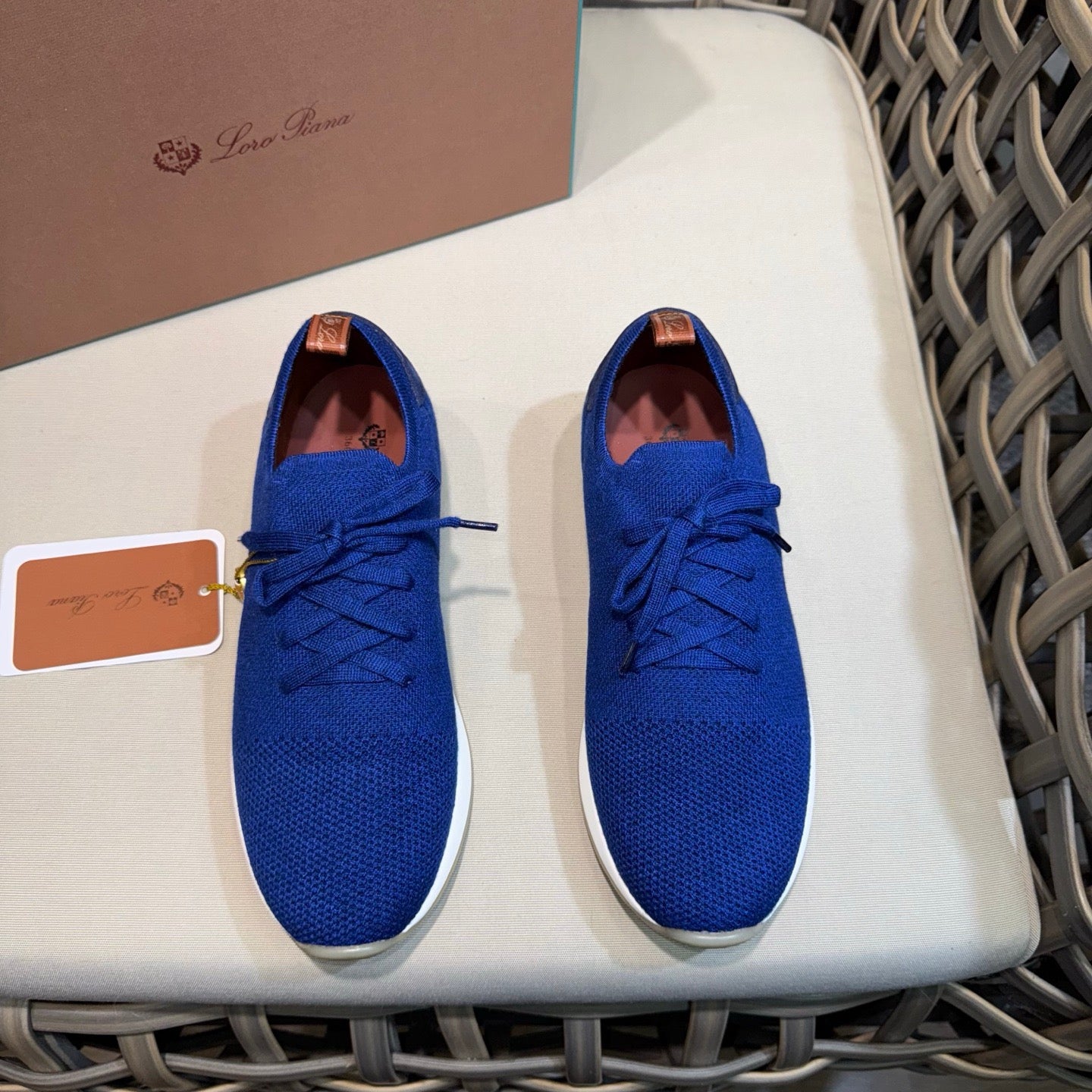 LP Sneakers
