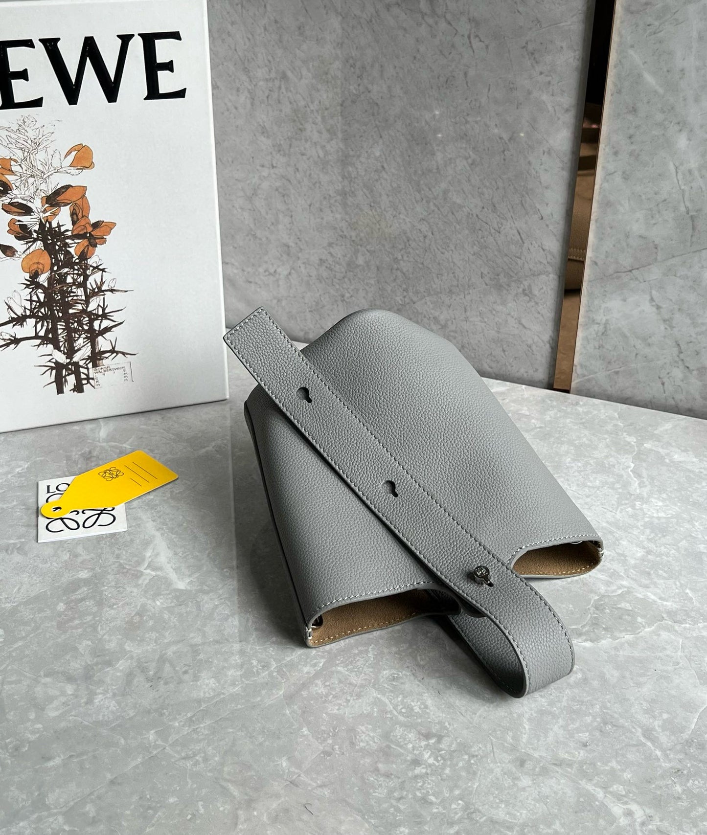 Loewe Pebble Bucket Bag(16x16x19.5cm)
