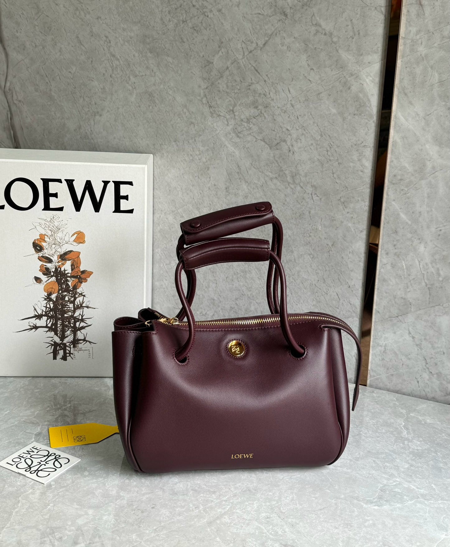 Loewe Madrid Handle Bag(23.5x10x19cm)
