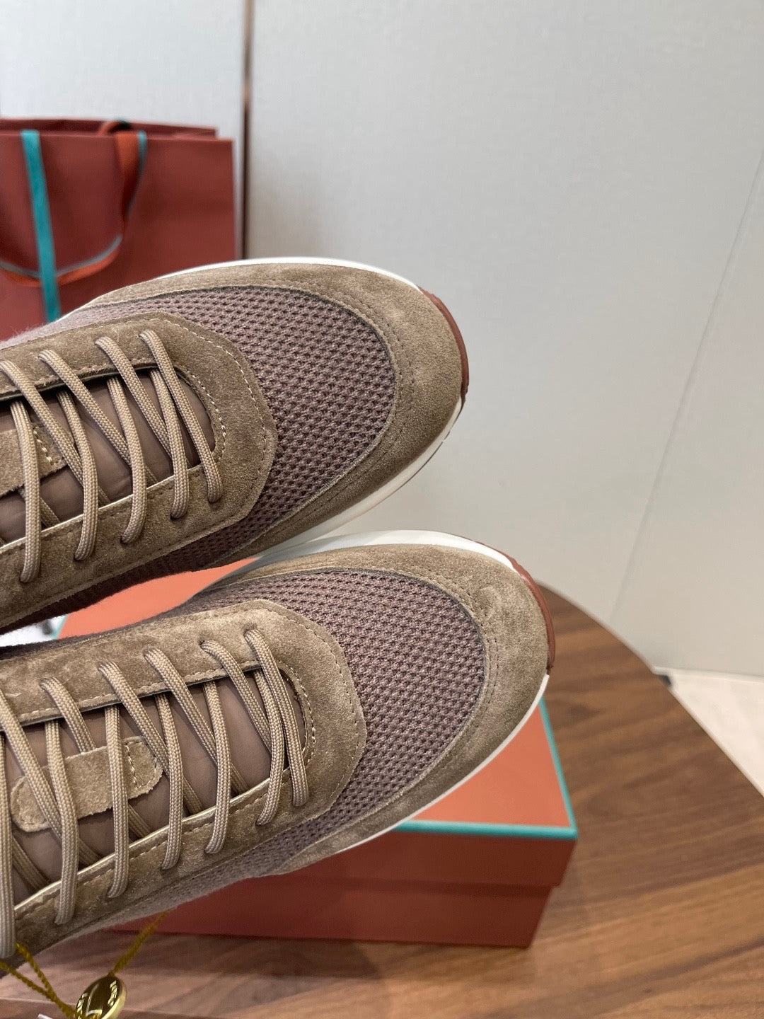 LP Sneakers