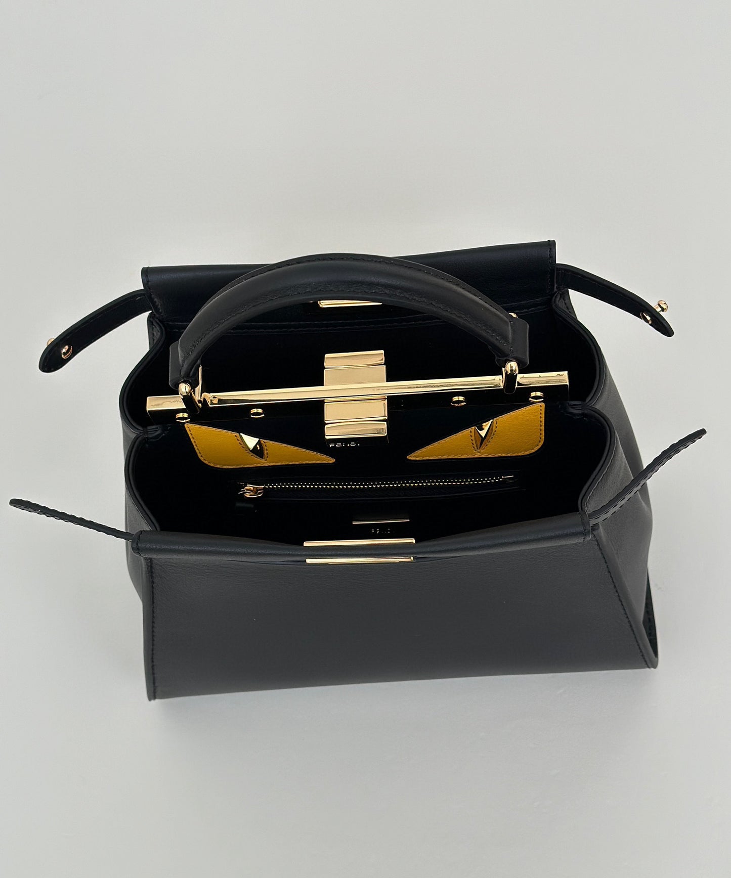 Fendi Peekaboo Bag (23x12x19 cm)