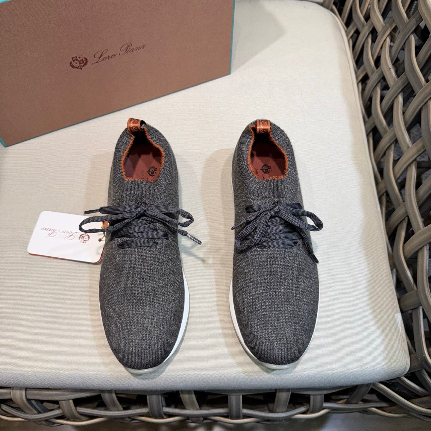 LP Sneakers
