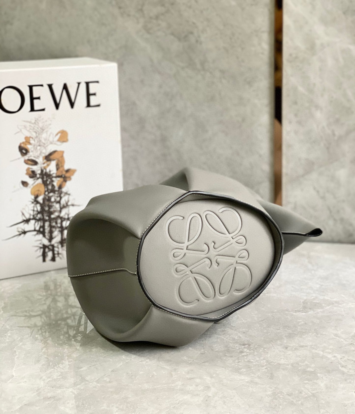 Loewe Elephant Shoulder Bag(35x16x23cm)