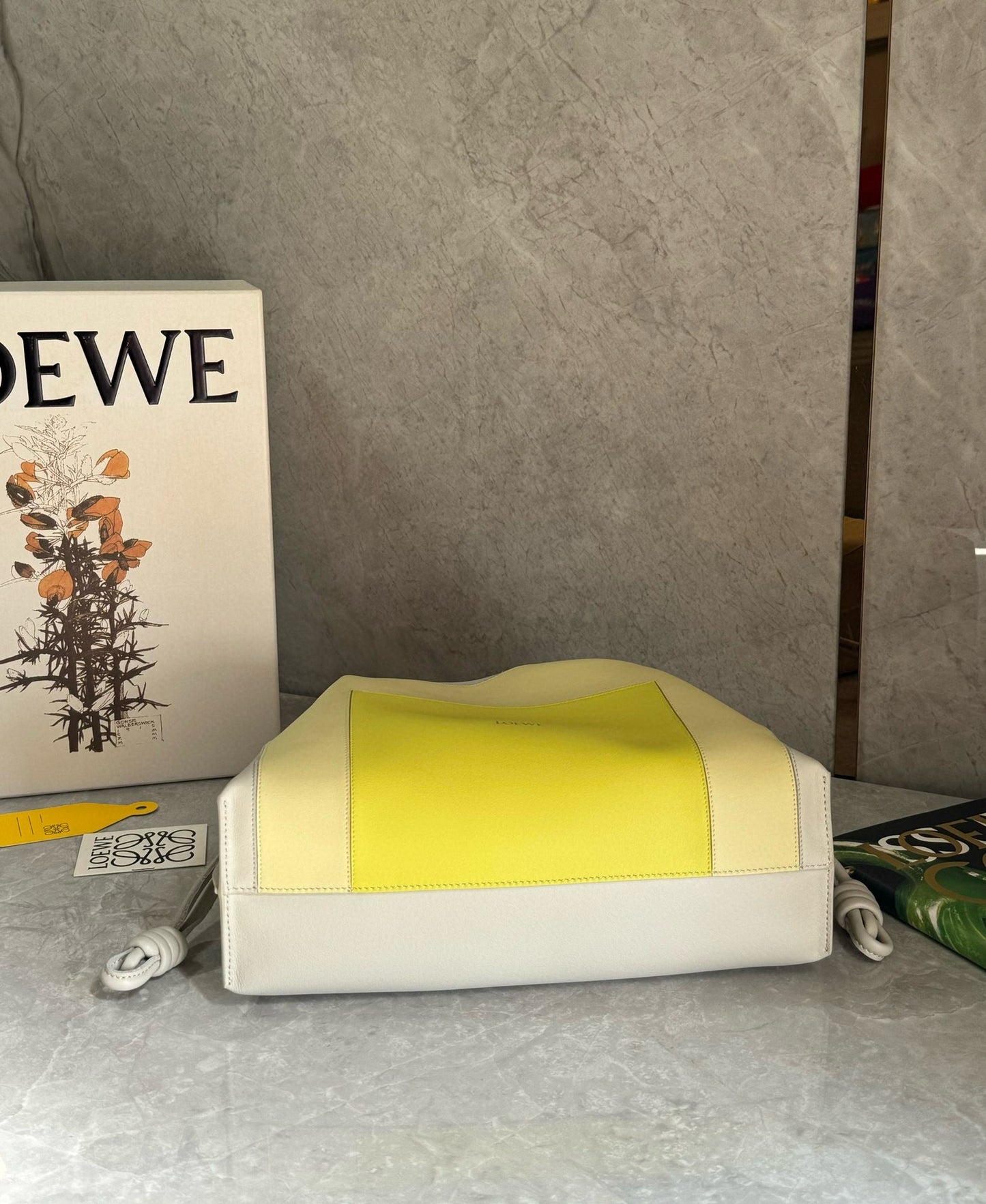 Loewe FW25 Flamenco Lucky Bag(30x24.5x10.5cm)