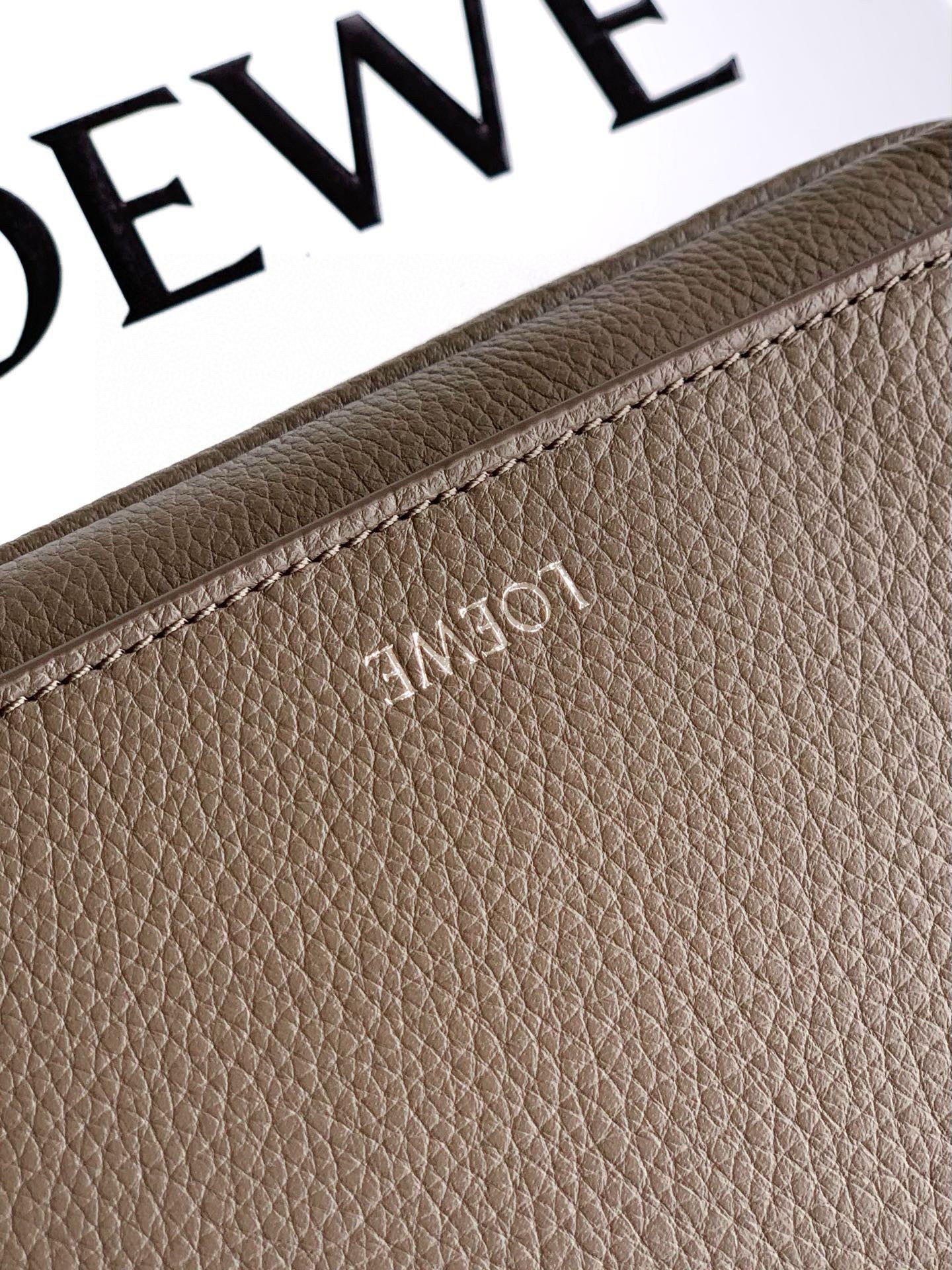 Loewe Messenger Bag 20x12.5x6CM