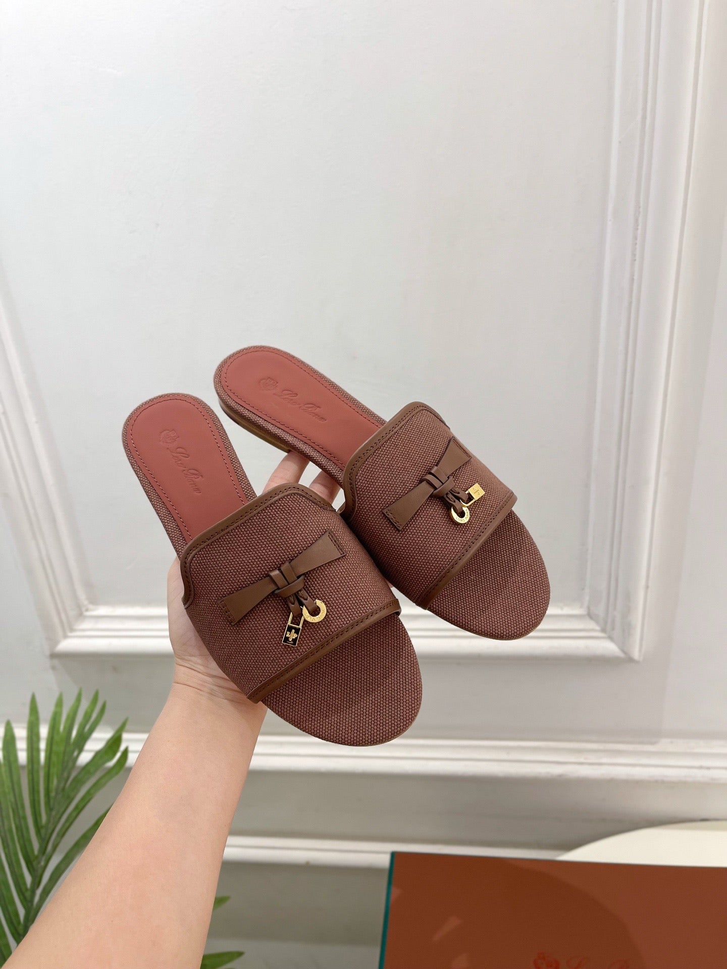 LP Sandals