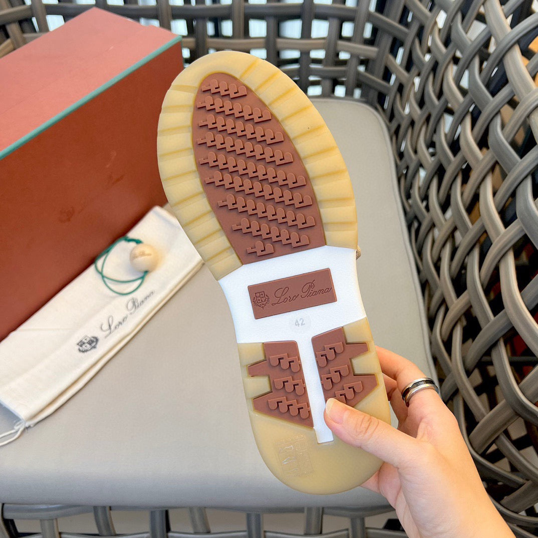 LP Sneakers