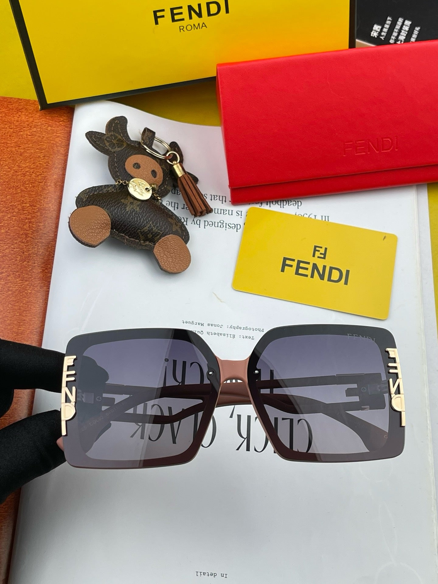 gafas de sol fendi