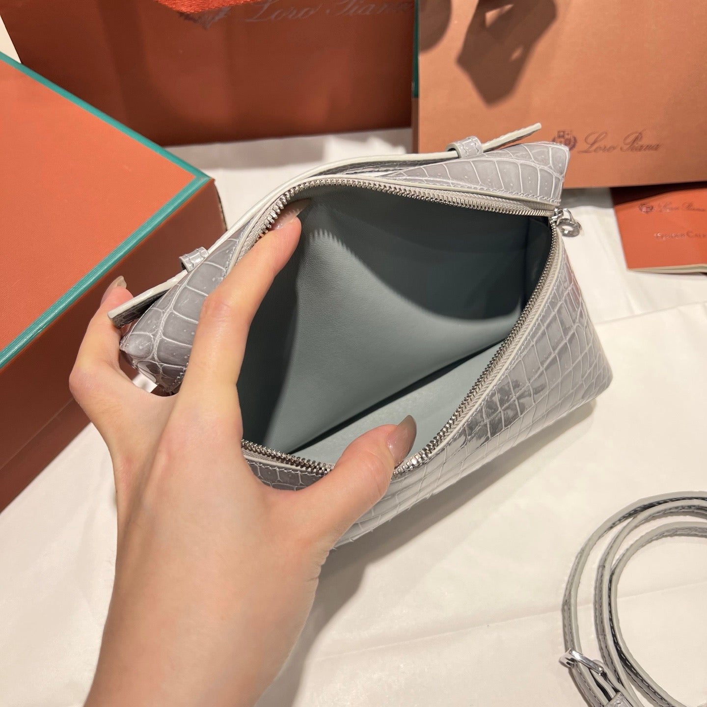LP Extra Pocket L19 Handbag