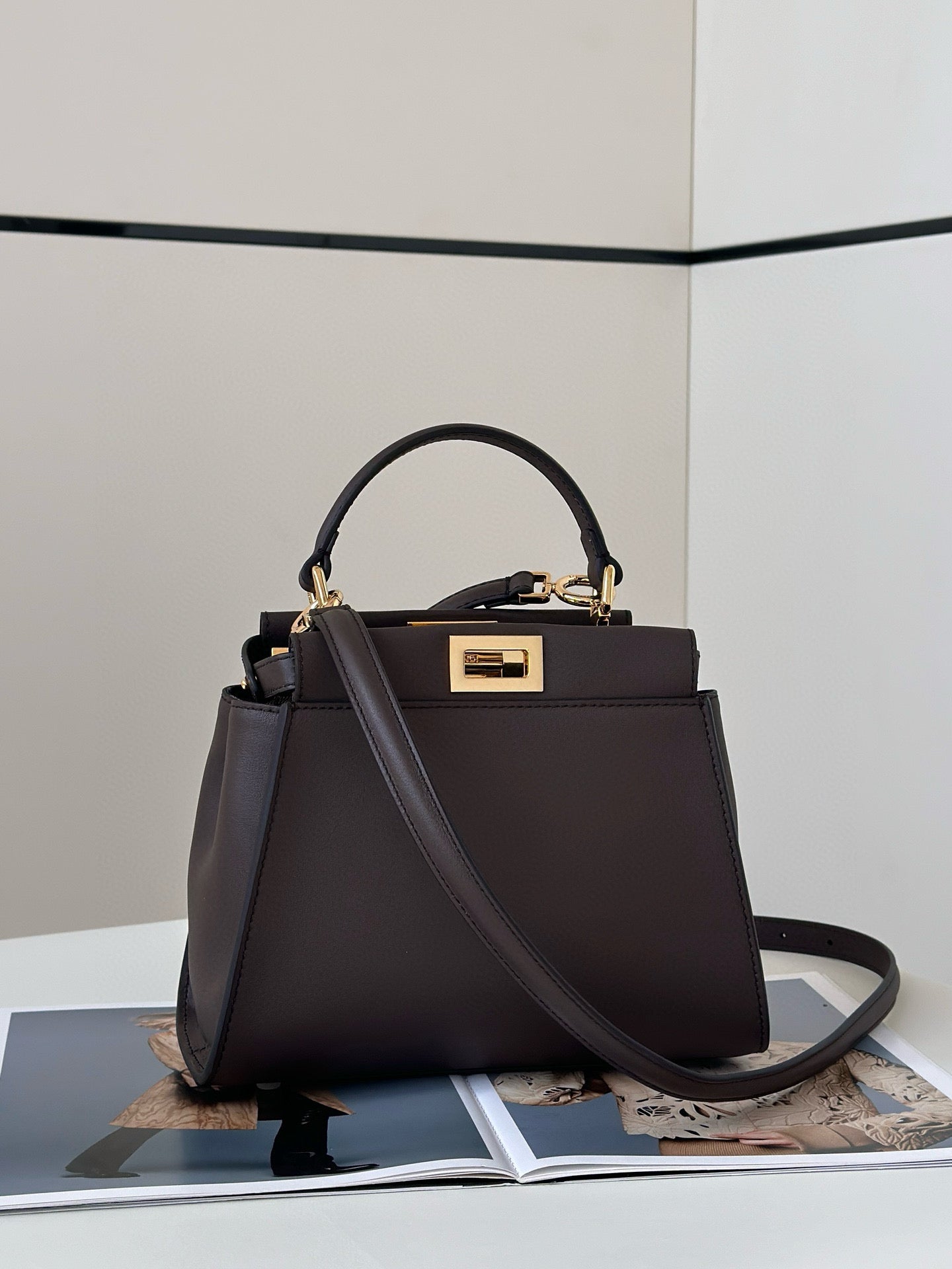 Fendi Peekaboo Bag (23x12x19 cm)