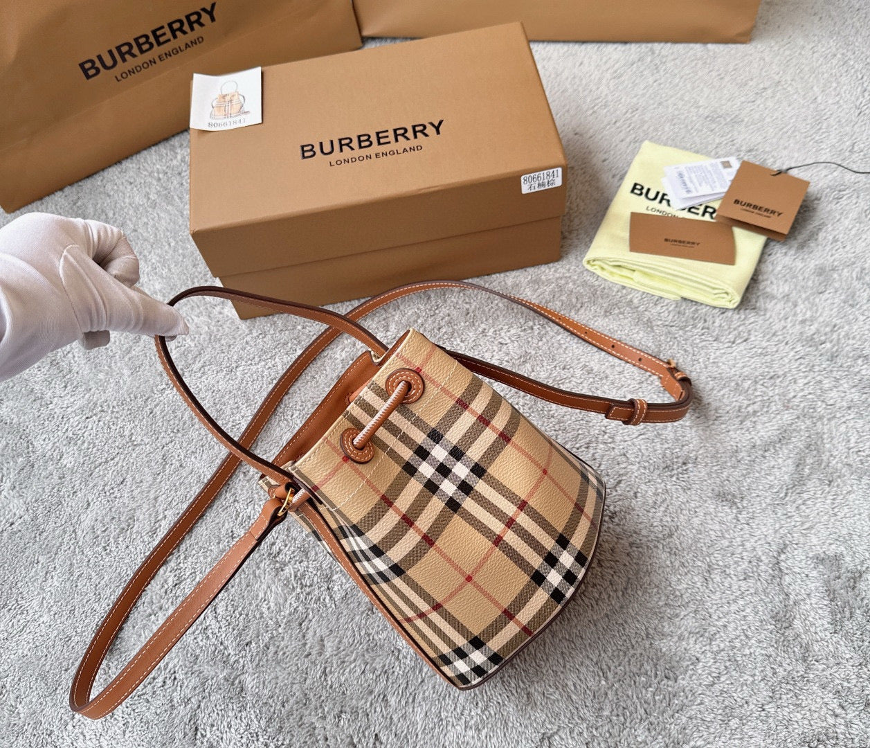 Burberry Mini TB Bucket Bag(16.5CM*11CM*18.5CM)