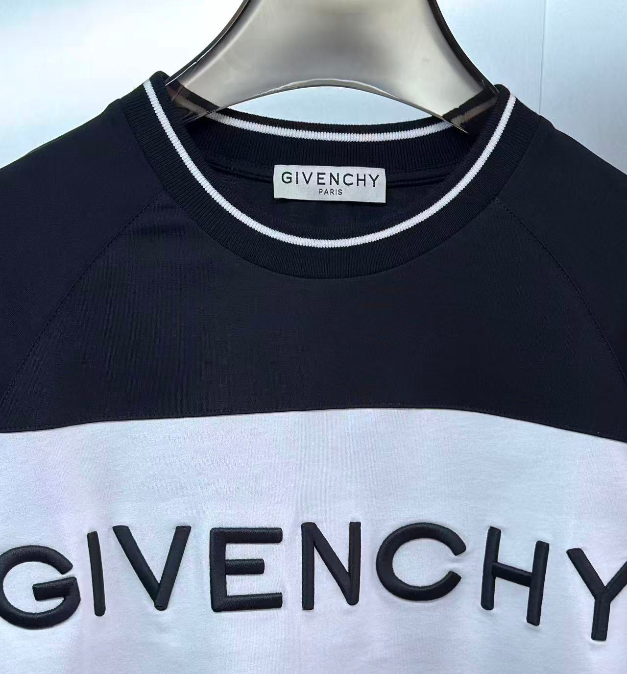 Givenchy T-Shirt