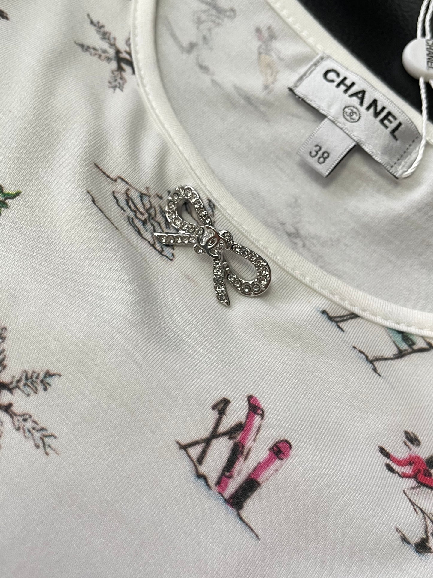 Chanel 25N Ski Print White Crewneck Top