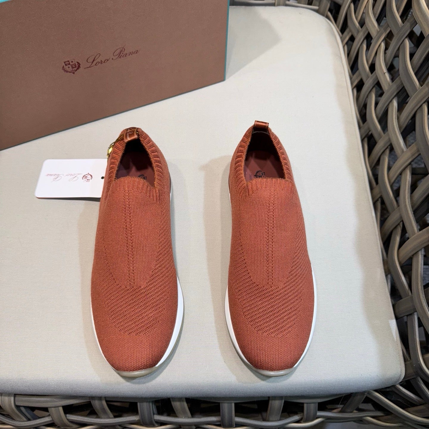 LP Sneakers