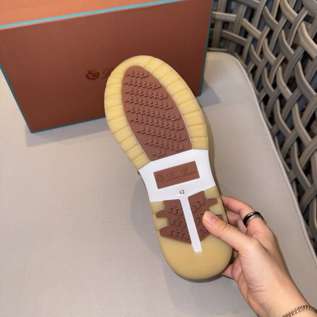 LP Sneakers