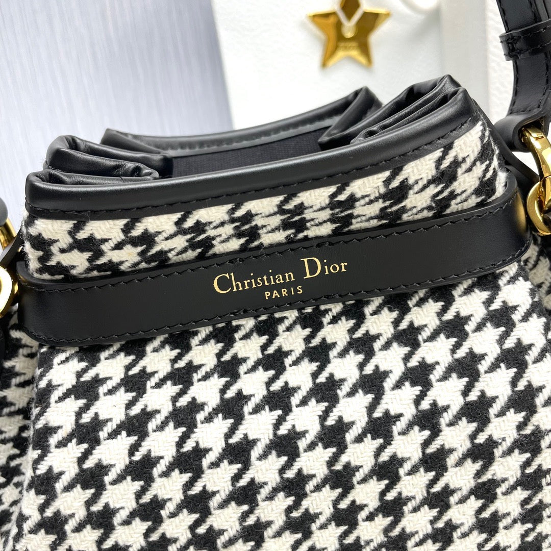 Dior C’est Handbag (24cm)