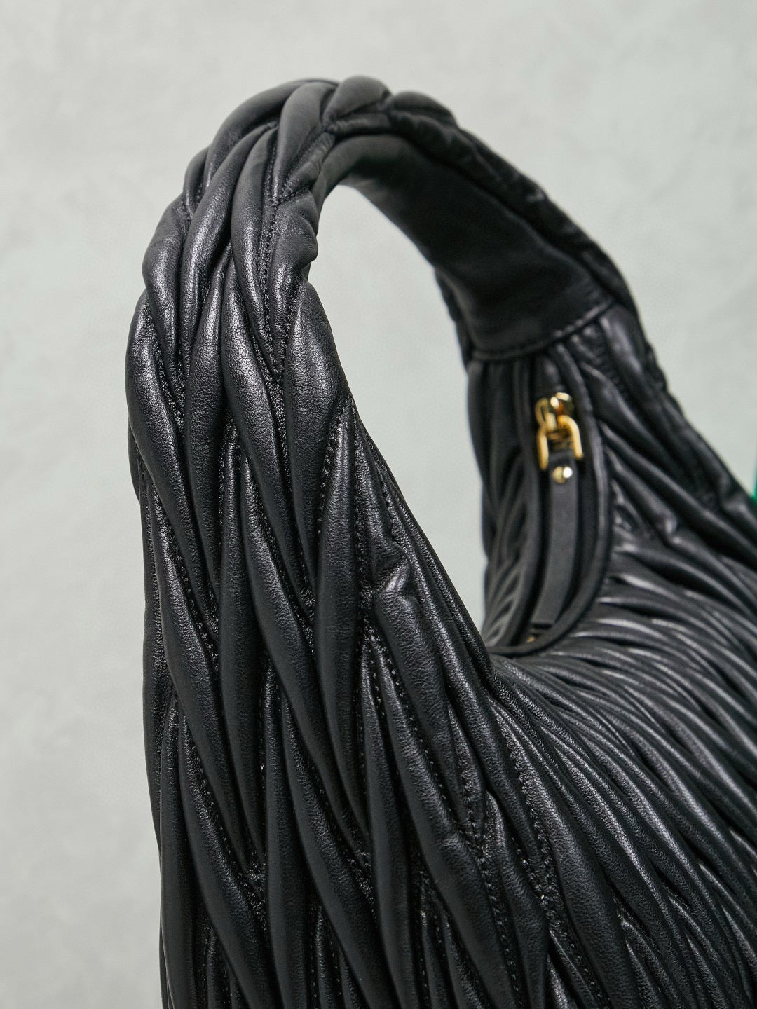 Miu Miu Wander Bag 29x24x10cm