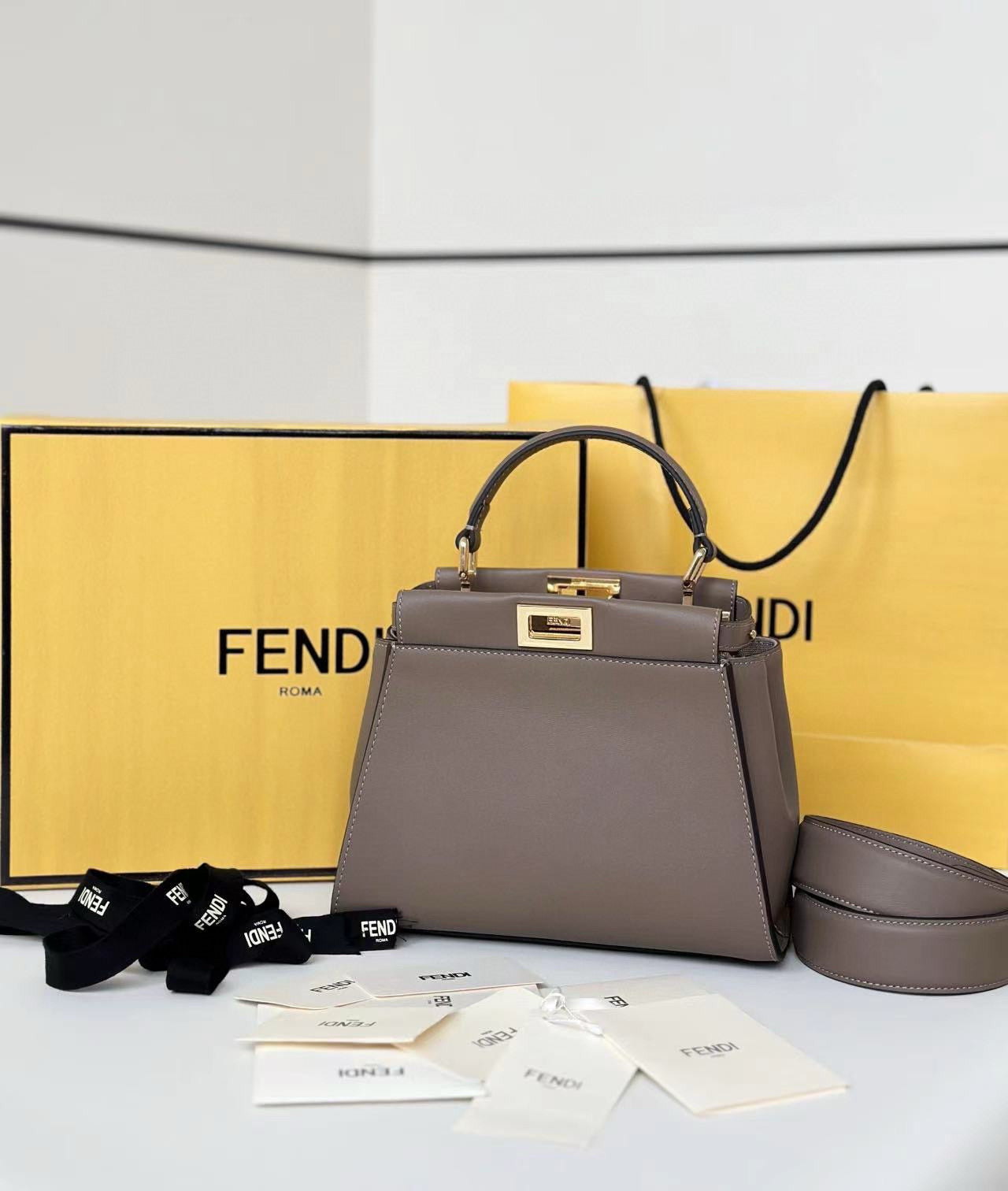 Fendi Peekaboo Bag (23x7x19 cm)
