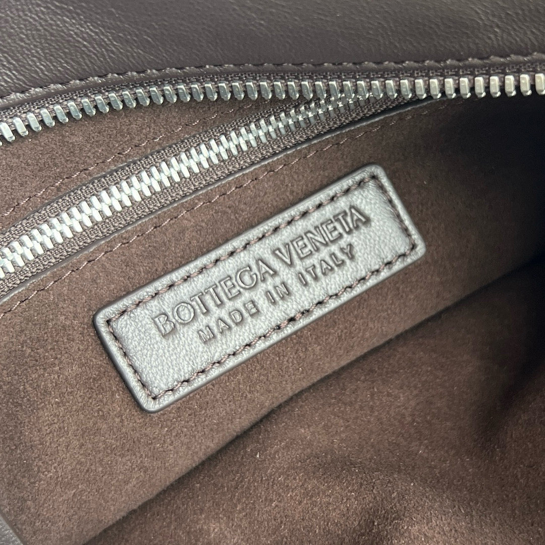 BV Woven Bag 27x17x2.5CM