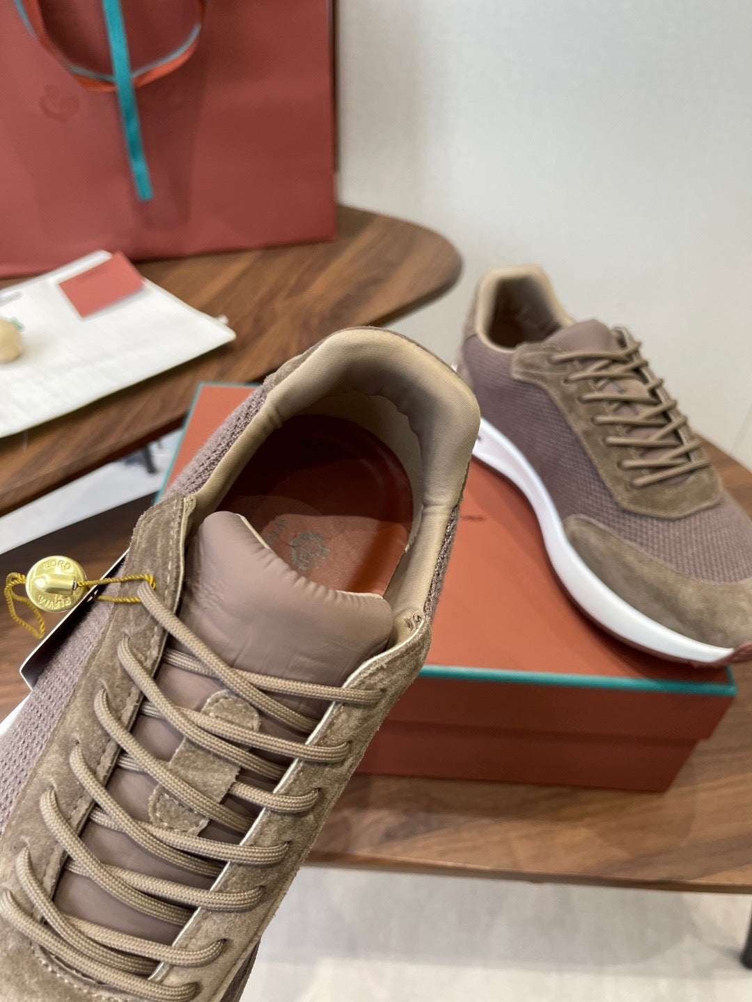 LP Sneakers