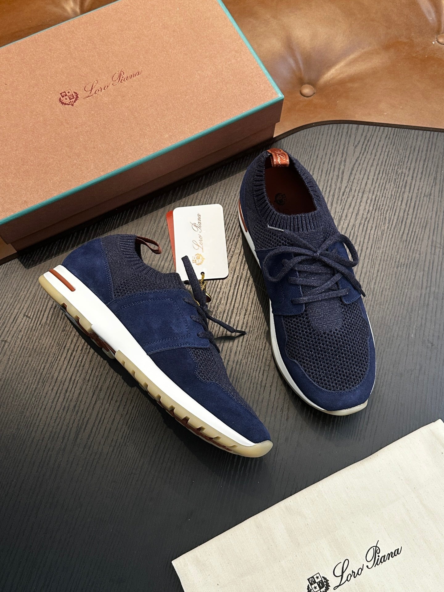 LP Sneakers