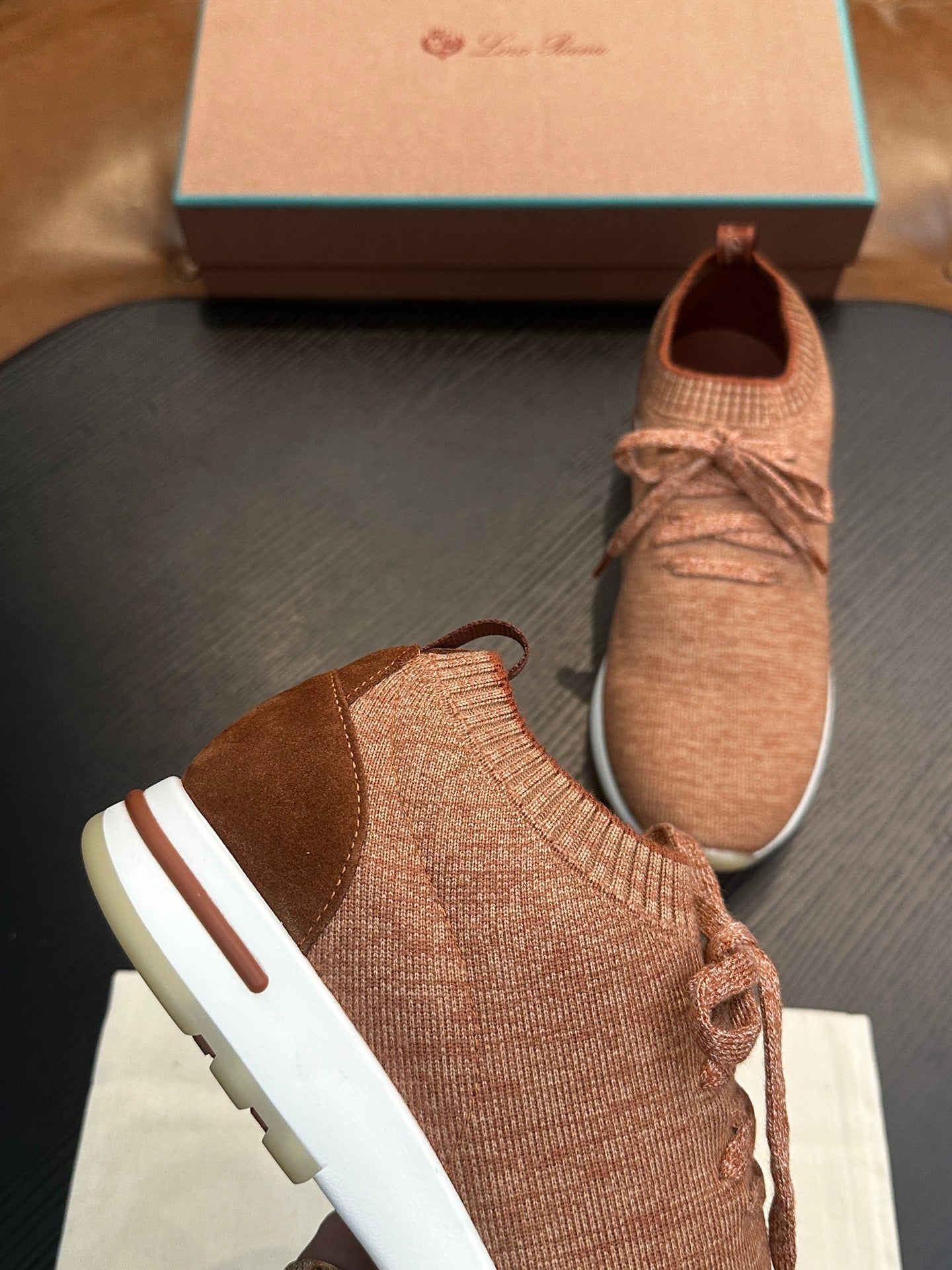 LP Sneakers