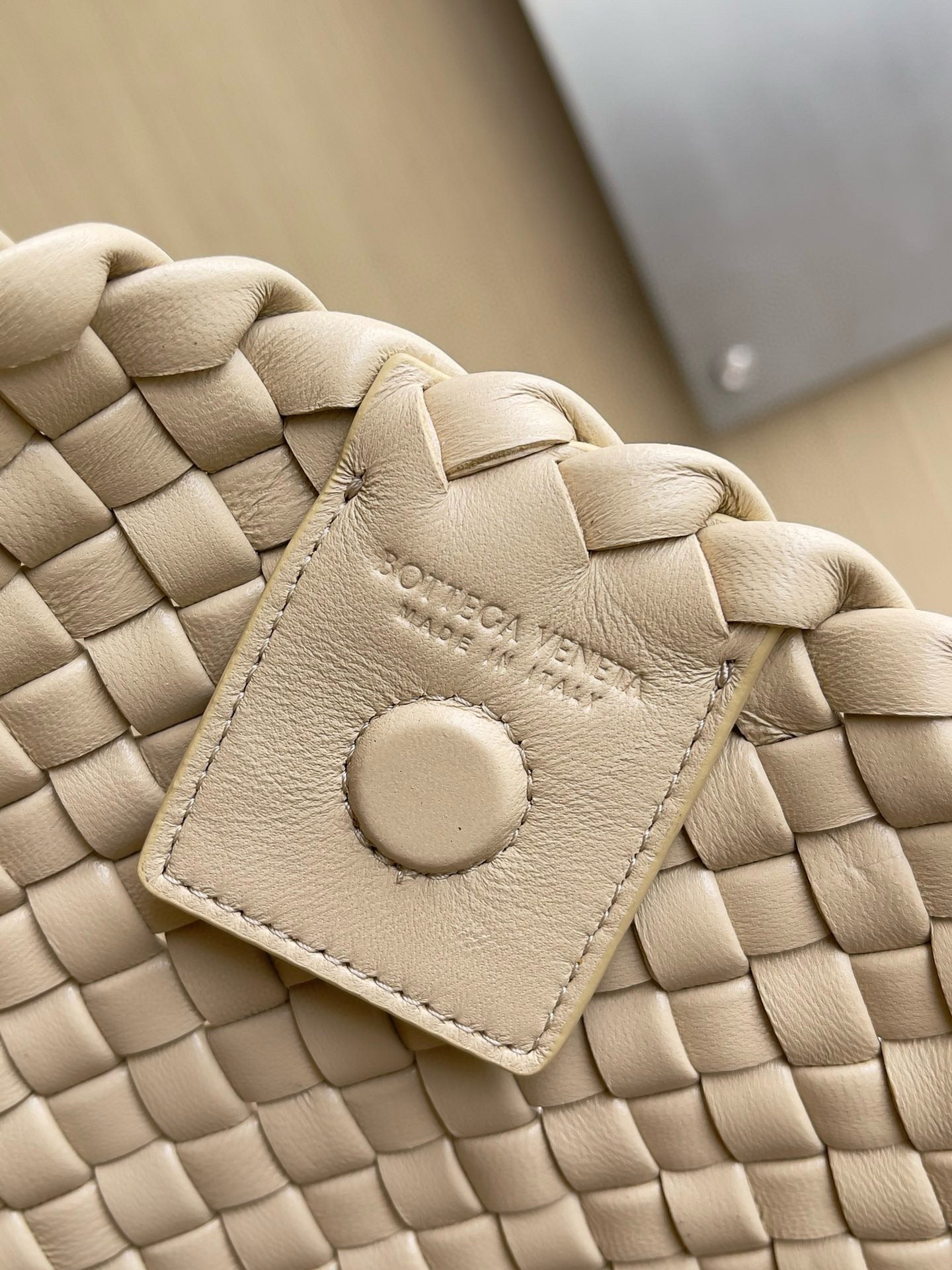 BV Clicker Shoulder Bag