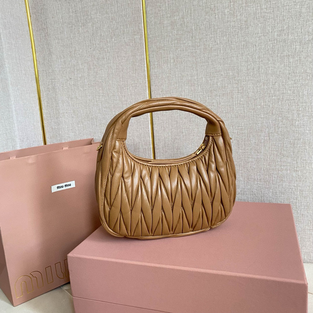 Miu Miu Wander Bag 20x23x6cm