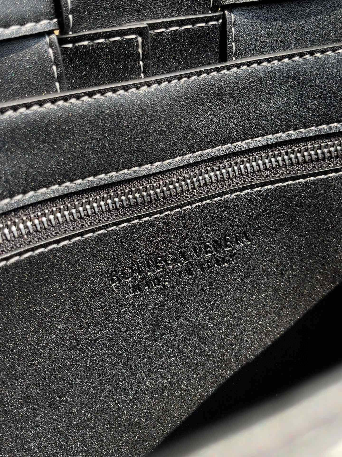 Bottega Veneta Messenger Bag