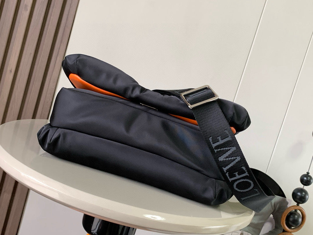 Loewe Messenger Bag 30x20.5x10CM