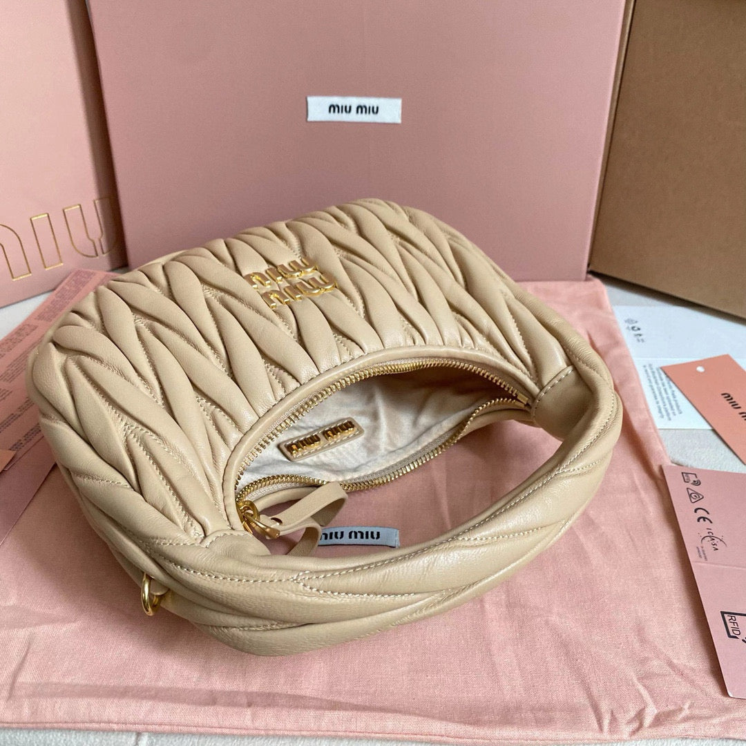 Miu Miu Wander Bag 20x23x6cm
