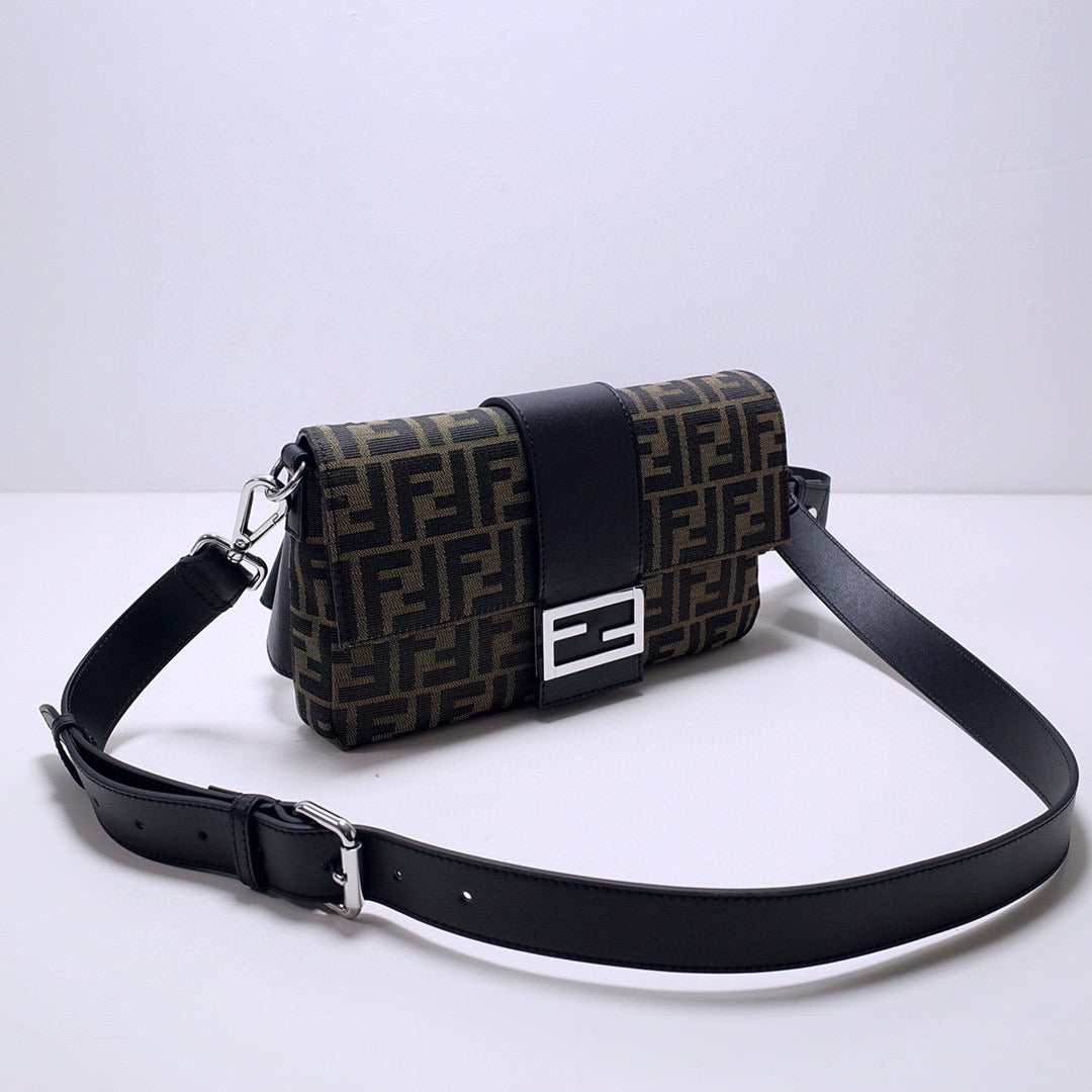 FENDI BAGUETTE 28*7*18