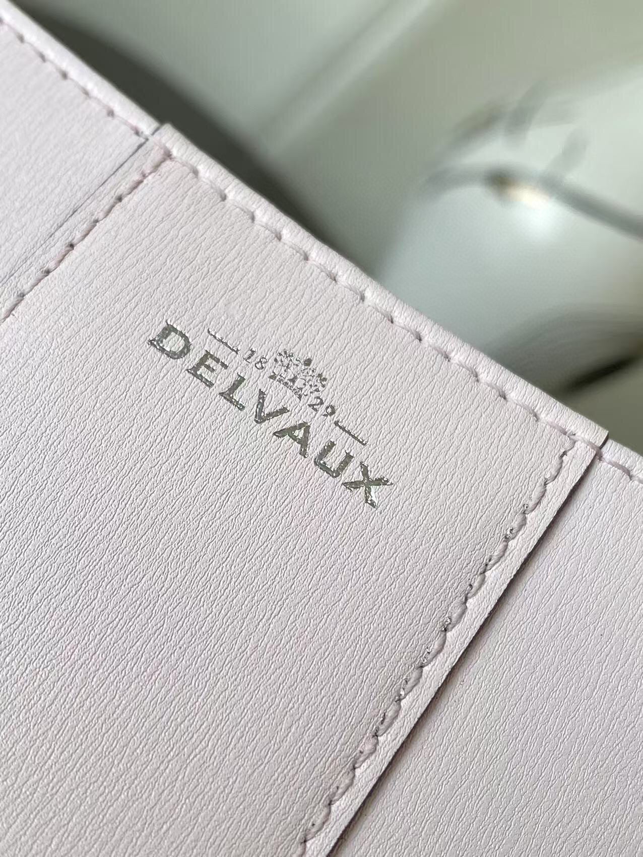 Delvaux Sling Bag (20*10*16cm)