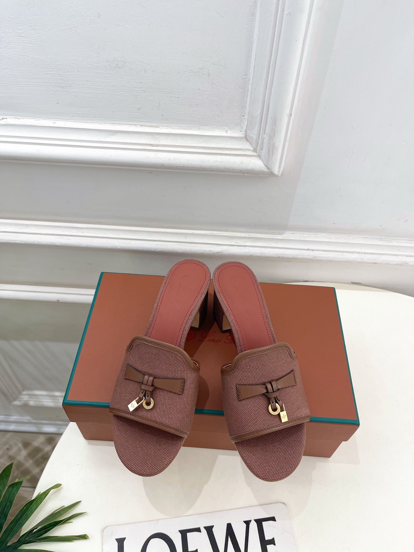 LP Sandals