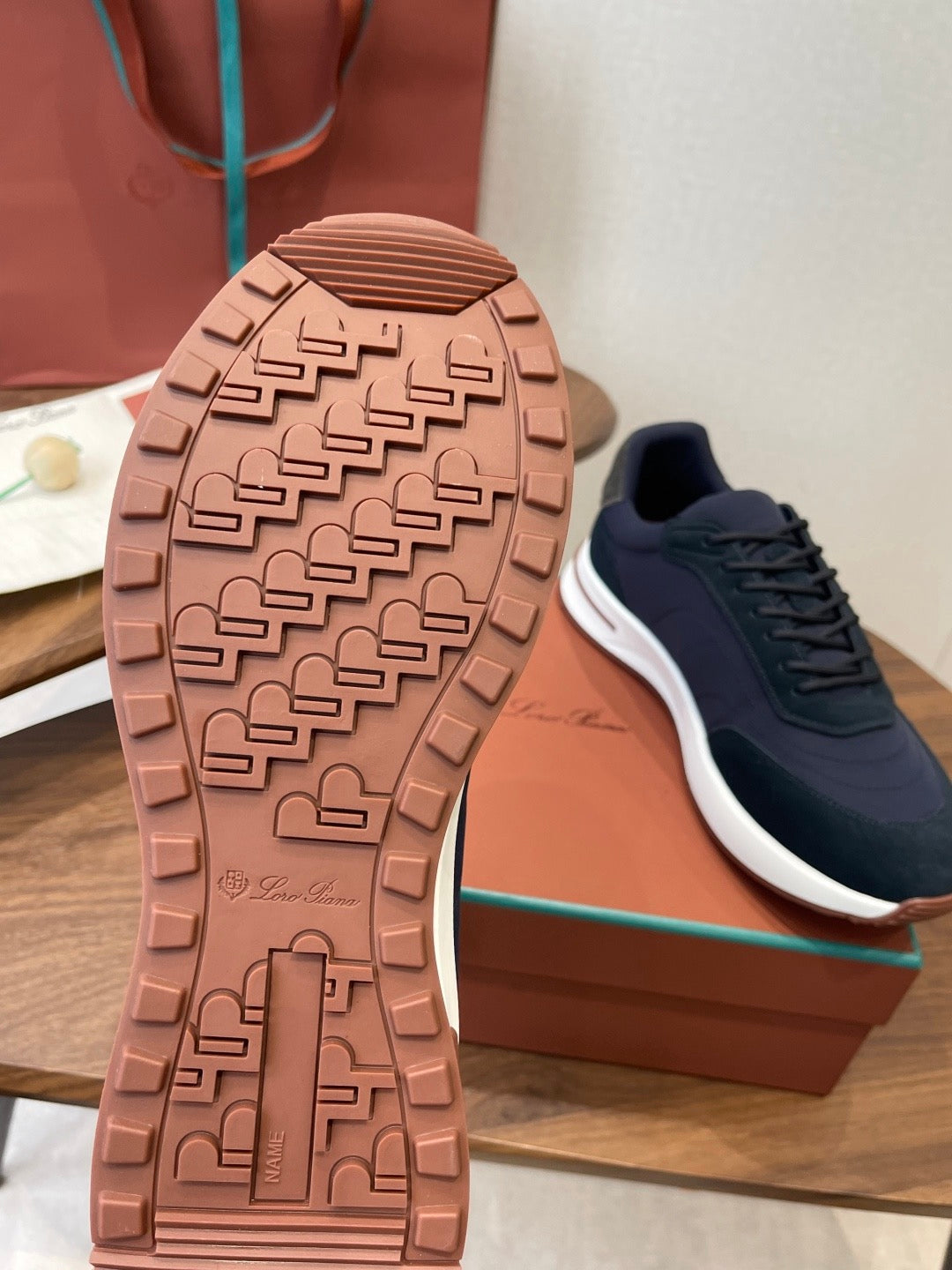 LP Sneakers