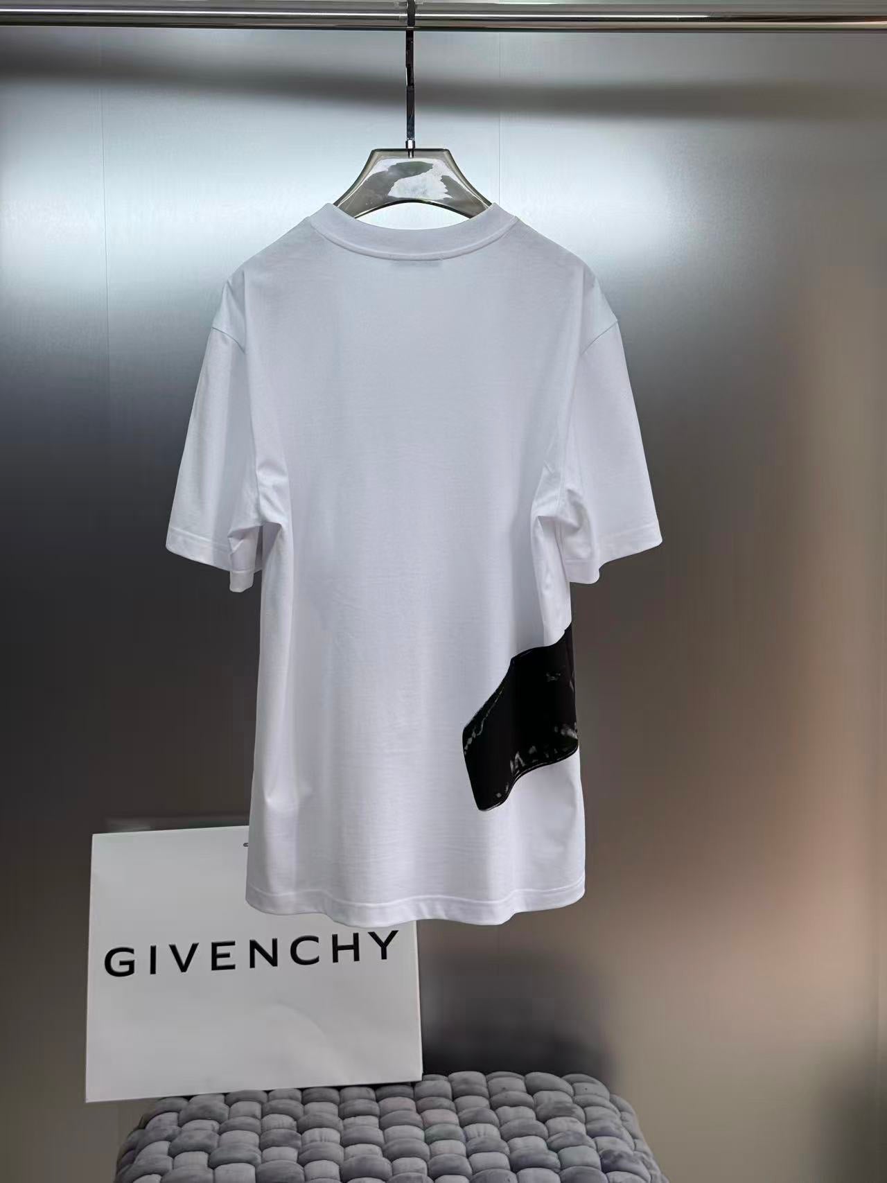 Givenchy T-Shirt
