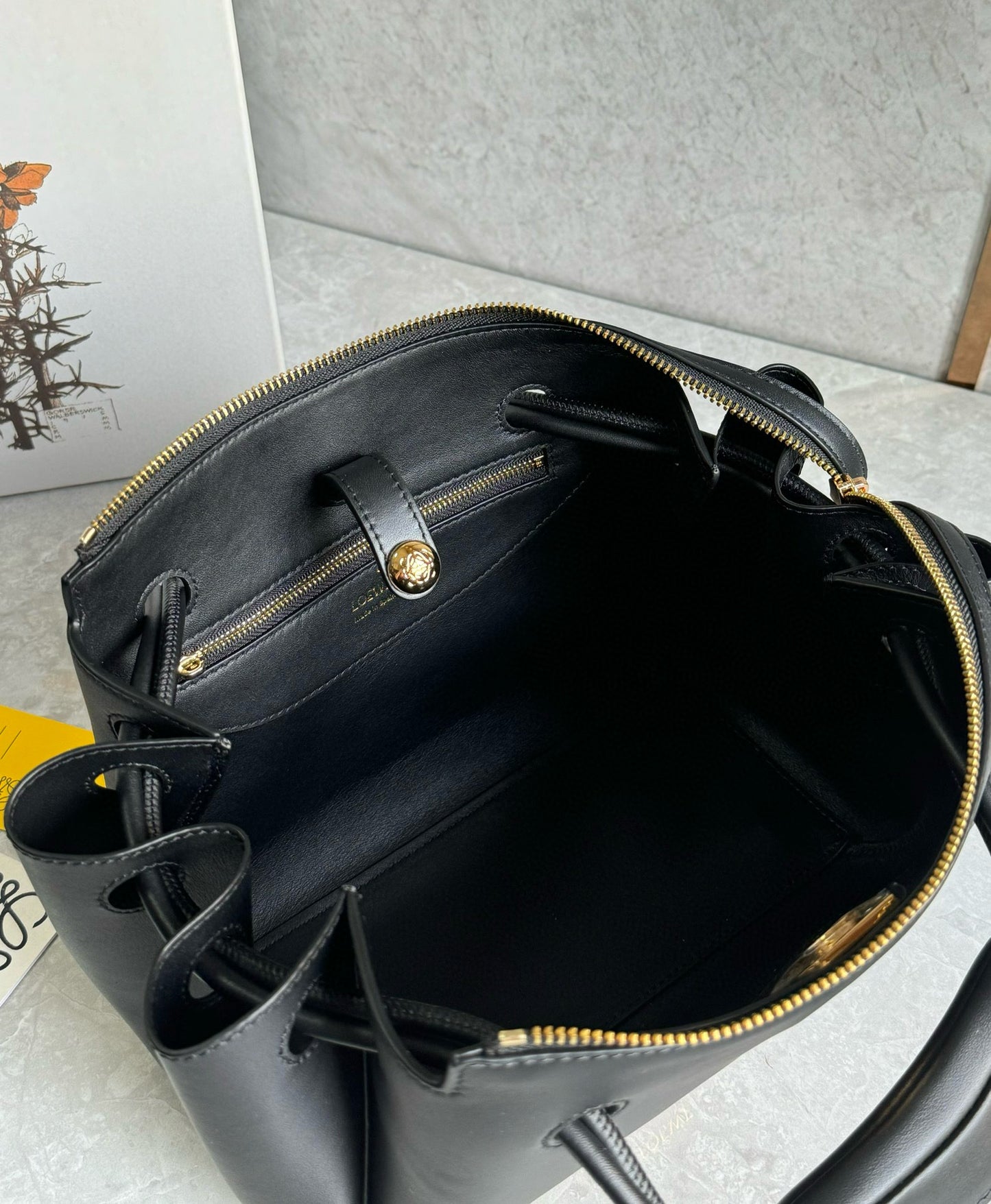 Loewe Madrid Handle Bag(23.5x10x19cm)