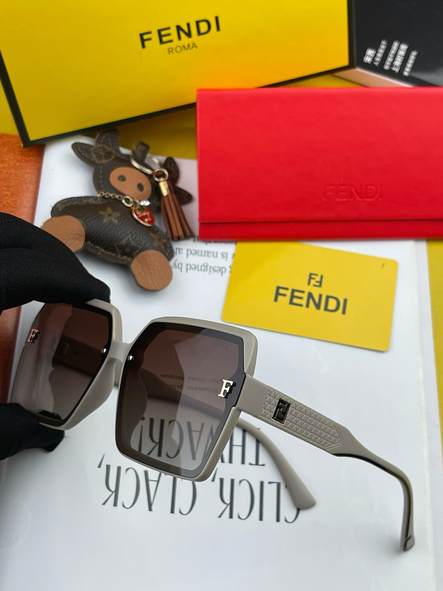 gafas de sol fendi