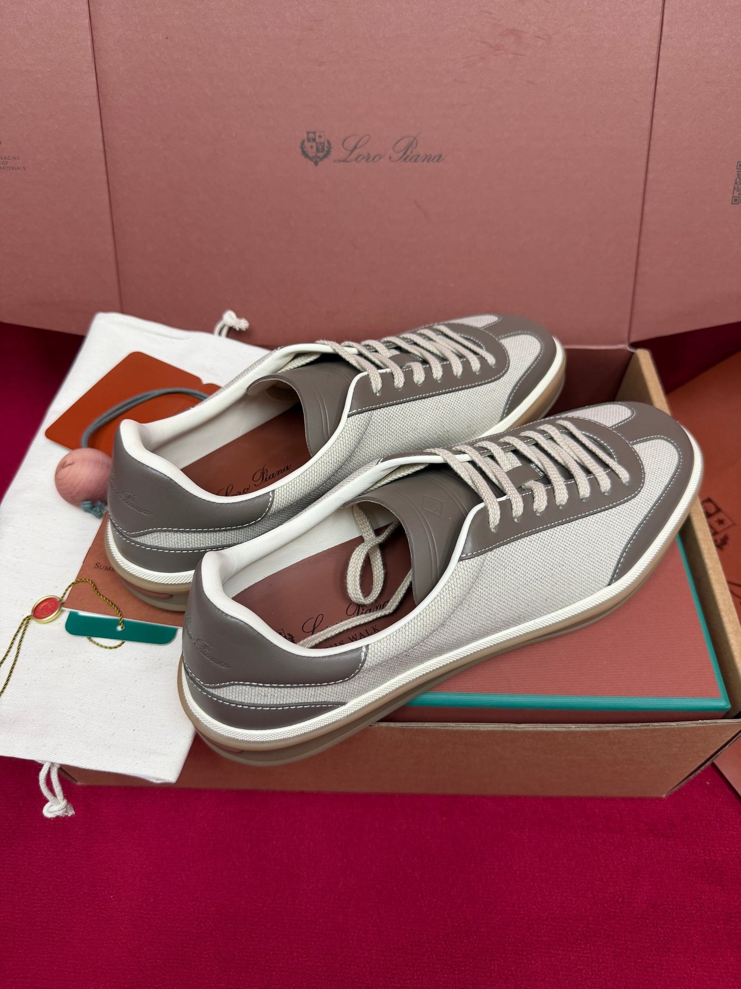 LP Sneakers